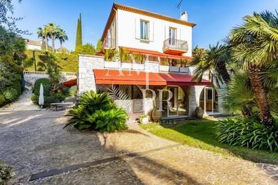 Villa - 300 m² - 7 pièces