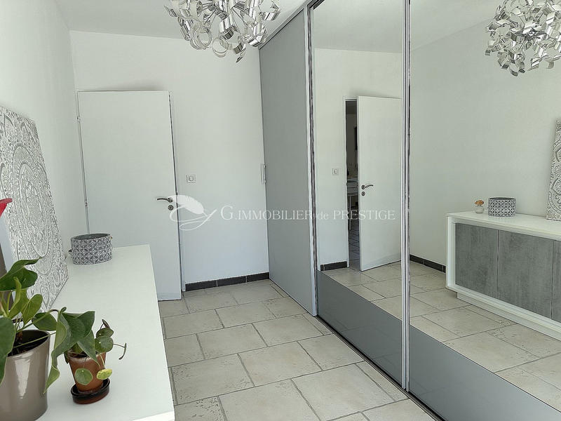 Maison - 2 001 m² - 4 pièces