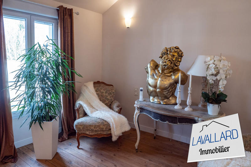 Maison - 205 m² - 9 pièces