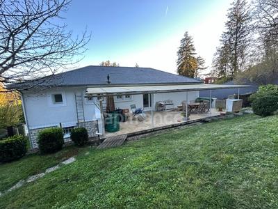 Maison - 217 m² - 11 pièces