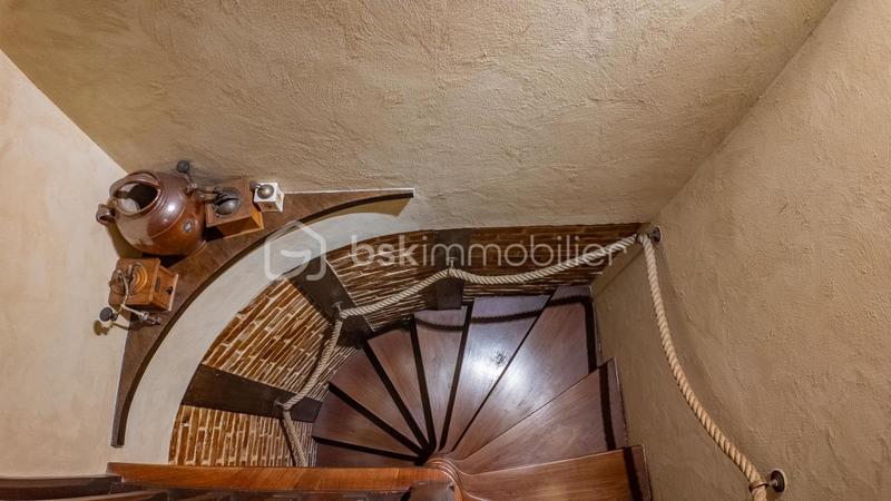 Propriété - 283 m² - 7 pièces