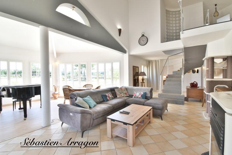 Villa - 250 m² - 6 pièces