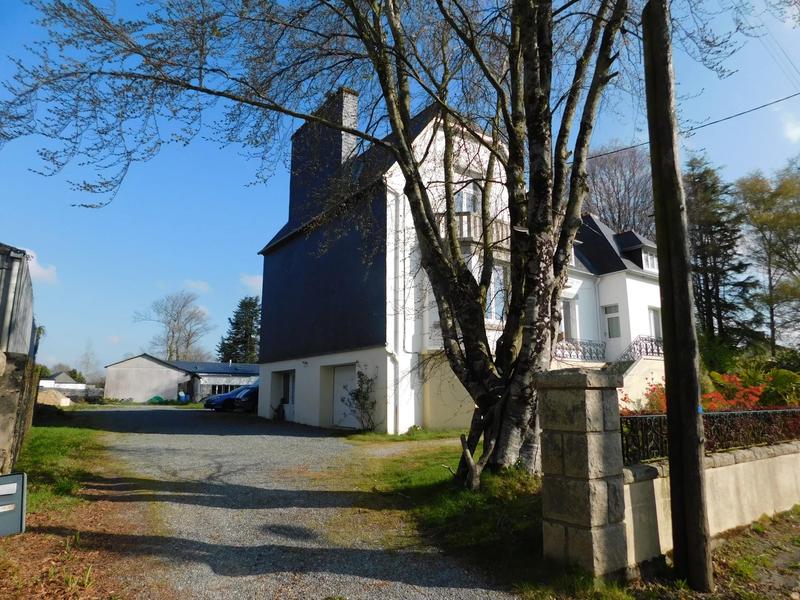 Maison - 235 m² - 11 pièces