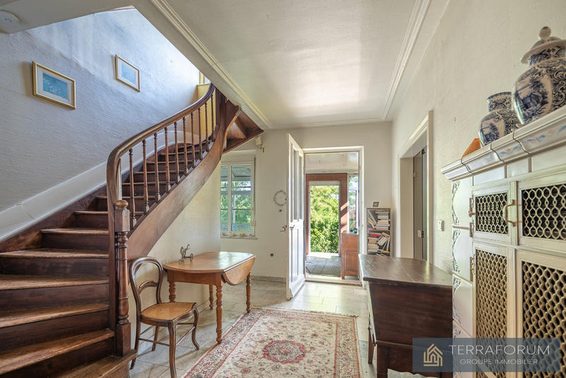 Maison - 280 m² - 10 pièces