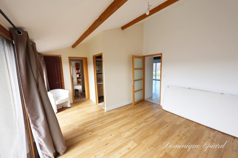 Maison - 305 m² - 13 pièces