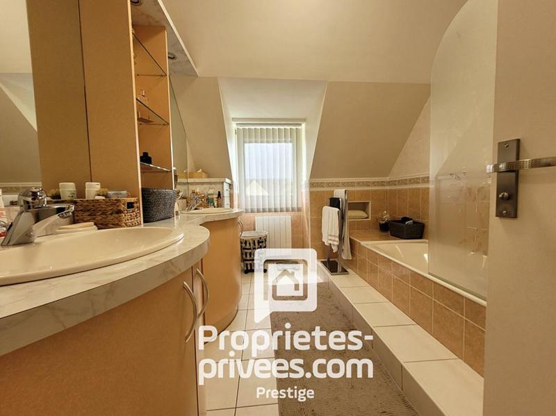 Demeure - 196 m² - 6 pièces