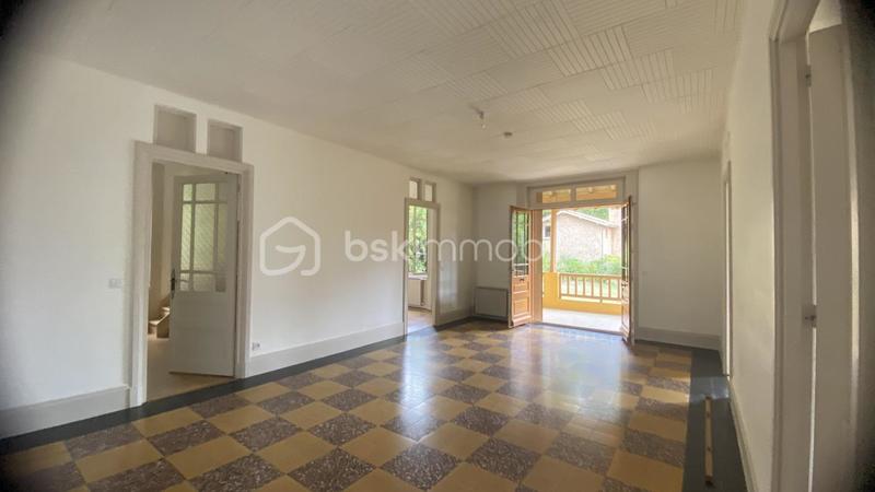 Maison - 158 m² - 9 pièces