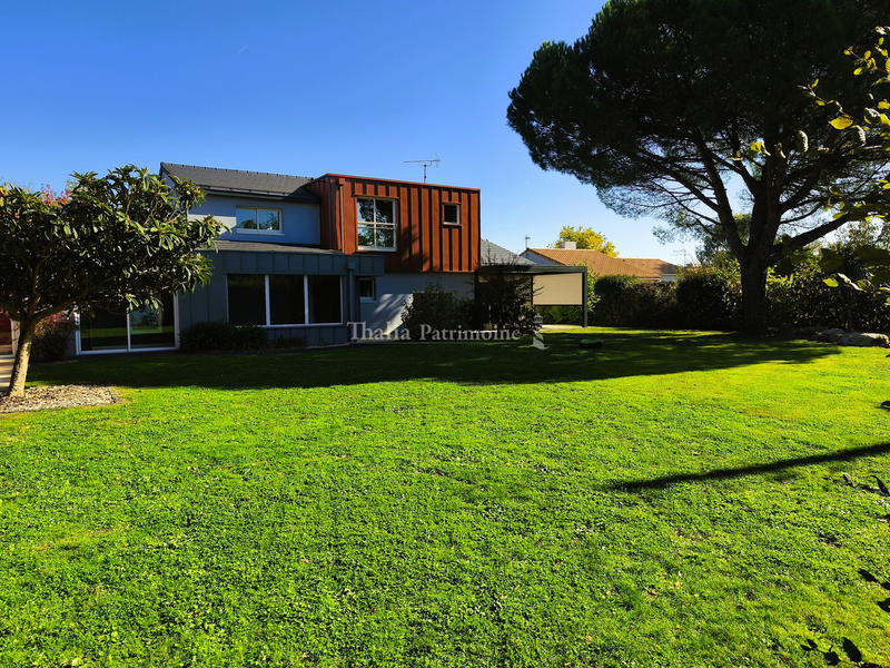 Villa - 391 m² - 8 pièces