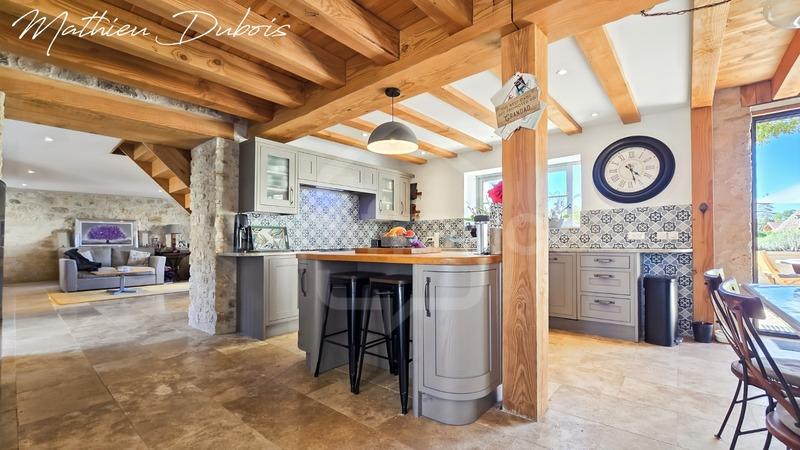 Propriété - 271 m² - 12 pièces