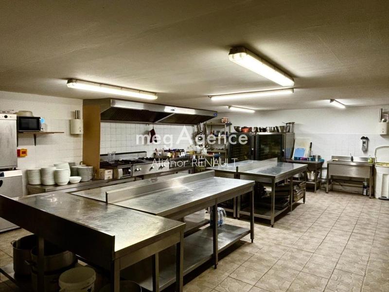 Local commercial - 1 500 m² - 14 pièces