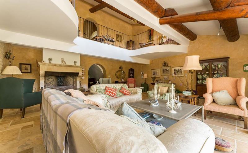 Mas - 691 m² - 13 pièces