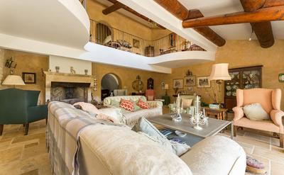 Mas - 691 m² - 13 pièces