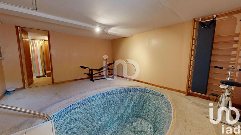 Maison - 233 m² - 7 pièces