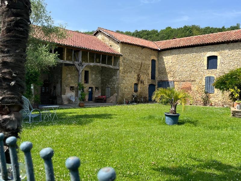 Maison - 310 m² - 8 pièces