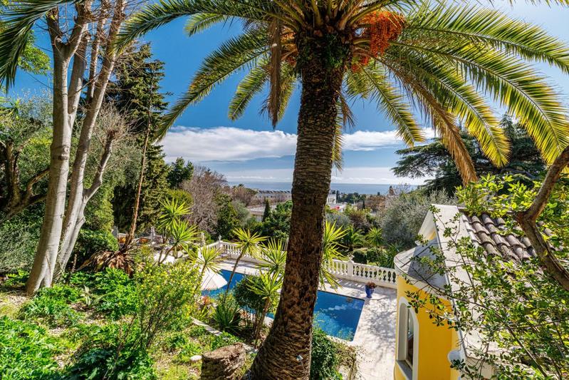 Propriété - 350 m² - 7 pièces