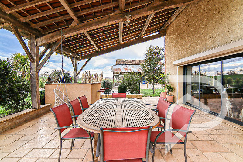 Maison - 215 m² - 8 pièces