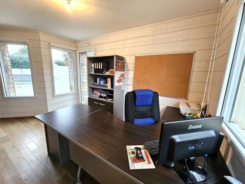 Maison - 180 m² - 10 pièces