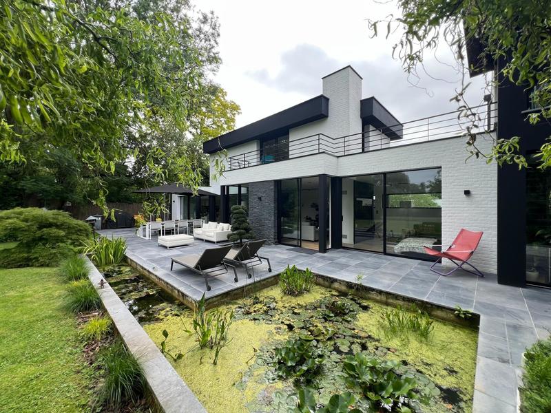 Maison - 255 m² - 9 pièces