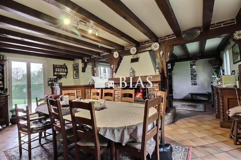 Maison traditionnelle - 180 m² - 7 pièces