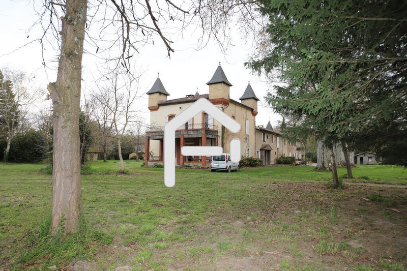 Demeure - 427 m² - 14 pièces