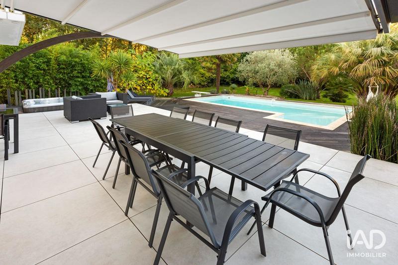 Maison - 283 m² - 8 pièces