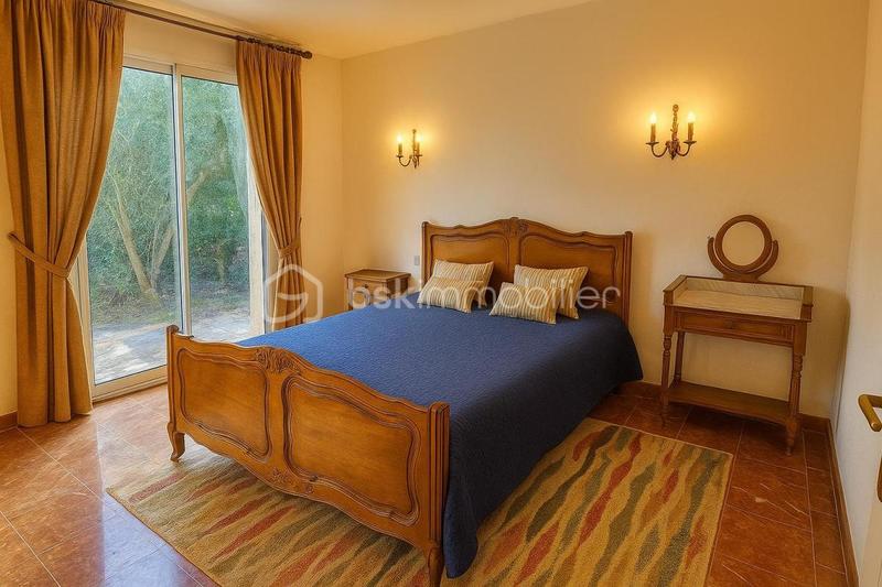 Demeure - 161 m² - 6 pièces