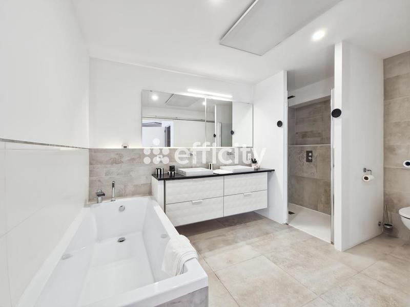 Villa - 208 m² - 9 pièces