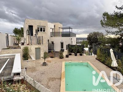 Maison - 280 m² - 10 pièces