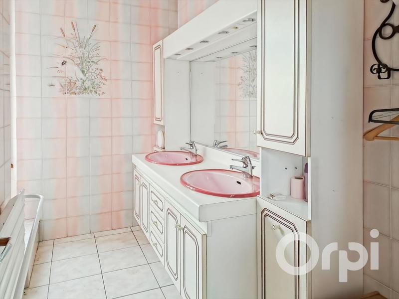 Maison - 182 m² - 7 pièces