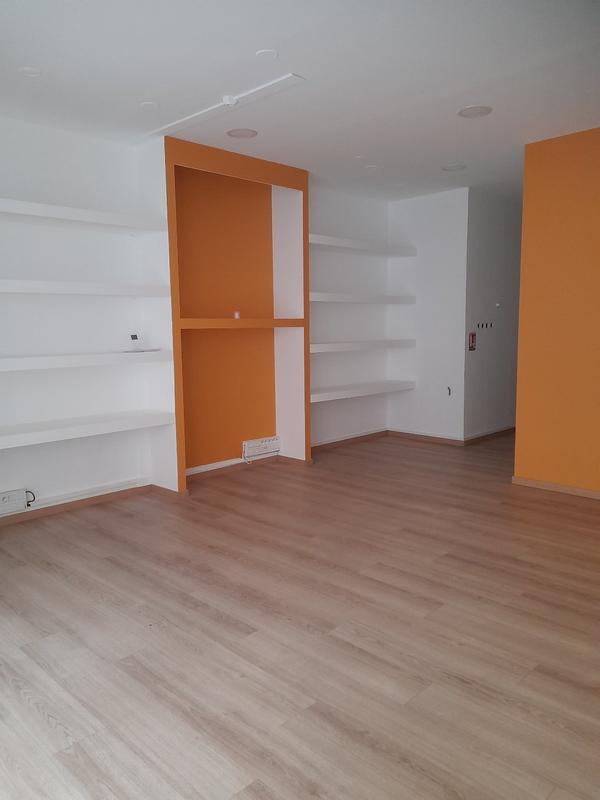 Local d'activités - 154 m² - 5 pièces