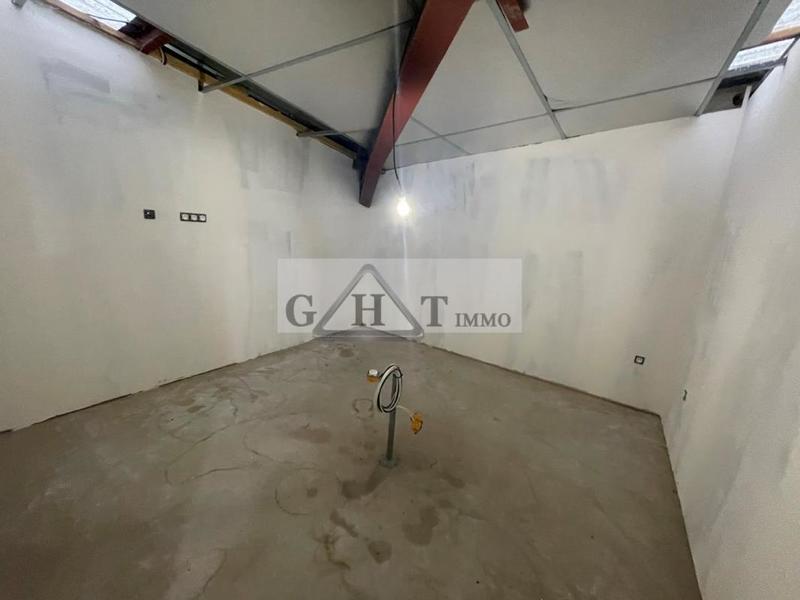 Entrepôt - 464 m²