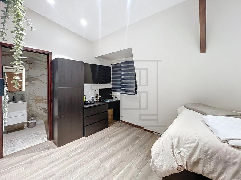 Maison - 260 m² - 10 pièces