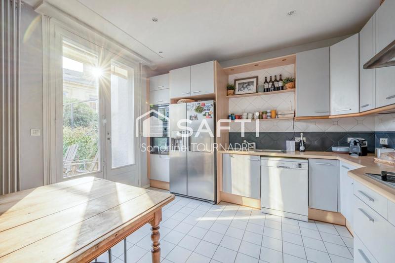 Hôtel particulier - 203 m² - 7 pièces