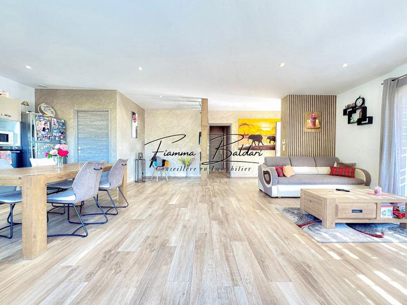 Maison - 122 m² - 4 pièces