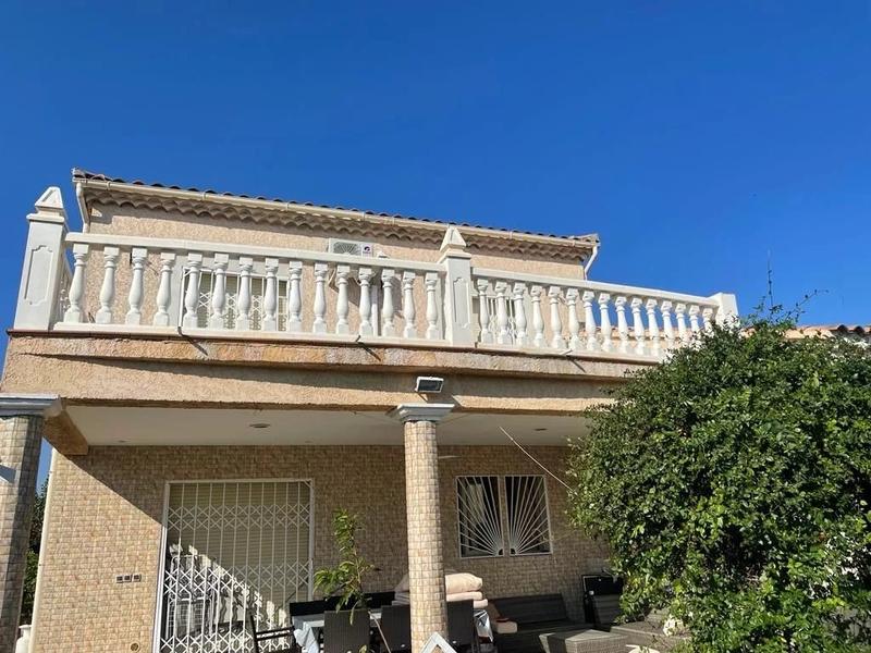 Maison - 270 m² - 9 pièces