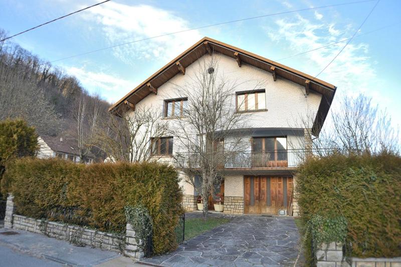 Maison - 209 m² - 10 pièces