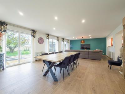 Maison - 198 m² - 6 pièces