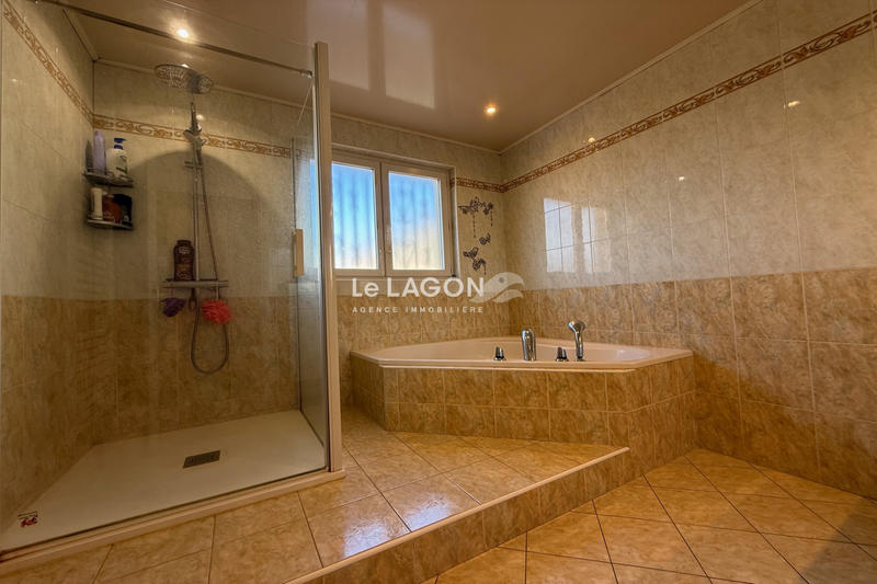 Maison - 295 m² - 9 pièces