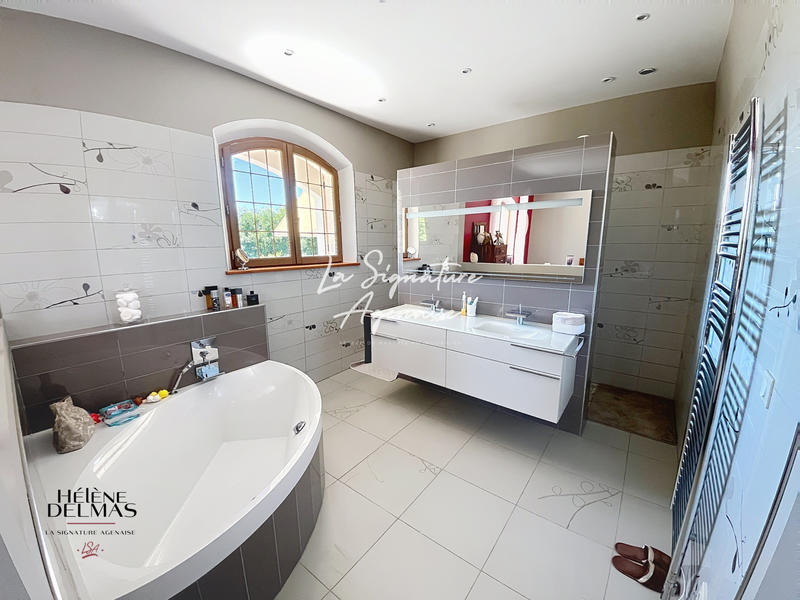 Maison - 520 m² - 8 pièces