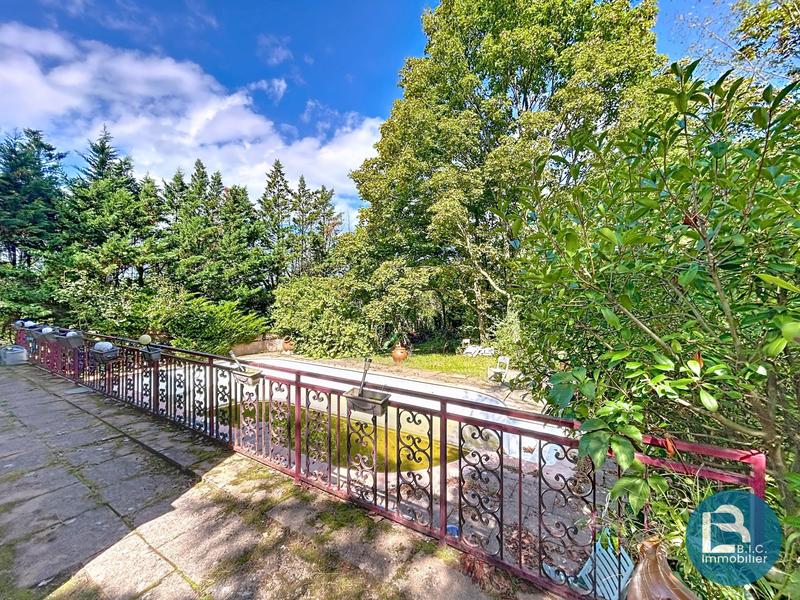 Maison contemporaine - 240 m² - 10 pièces