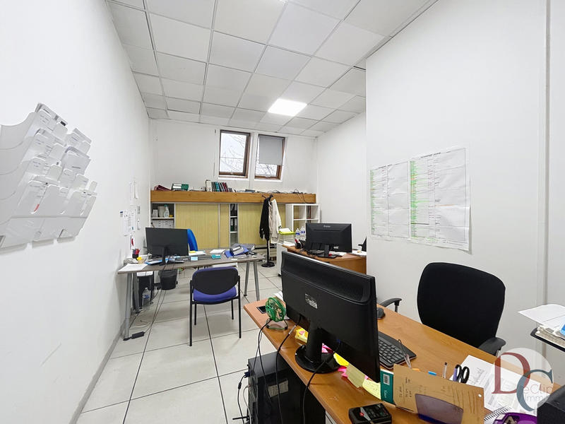 Local commercial - 210 m² - 9 pièces