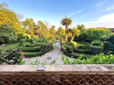 Château - 330 m² - 10 pièces