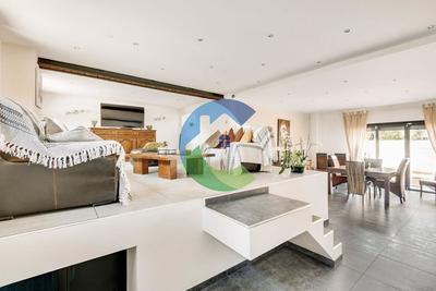 Maison - 247 m² - 7 pièces