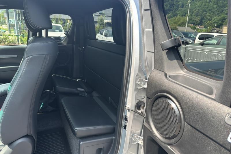 Toyota Hilux X-Tra d-4d 204 Bva Invinc