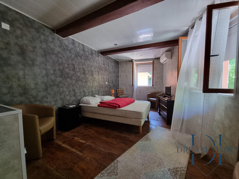 Maison - 291 m² - 10 pièces