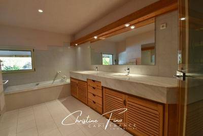 Maison - 251 m² - 10 pièces