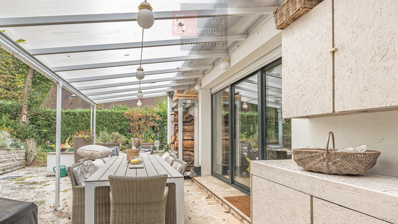 Maison - 300 m² - 8 pièces