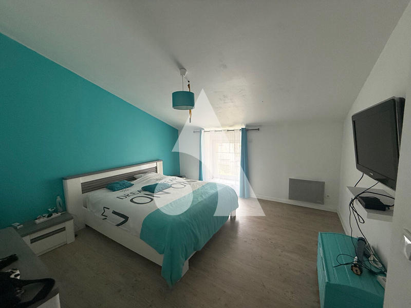 Maison - 260 m² - 6 pièces