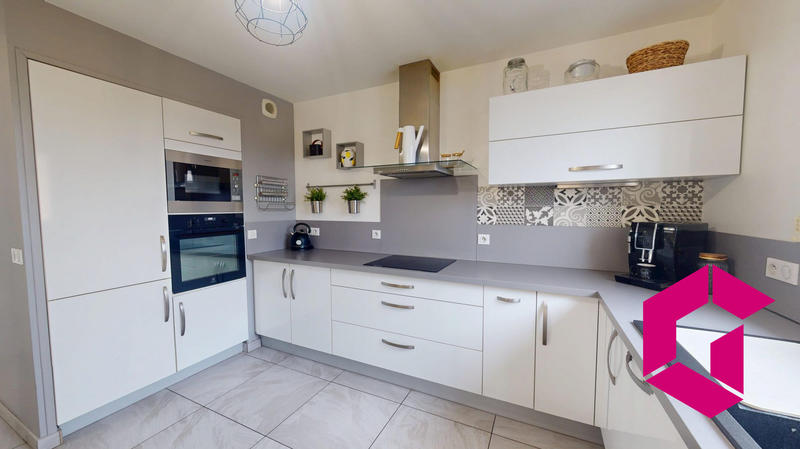 Maison - 181 m² - 5 pièces