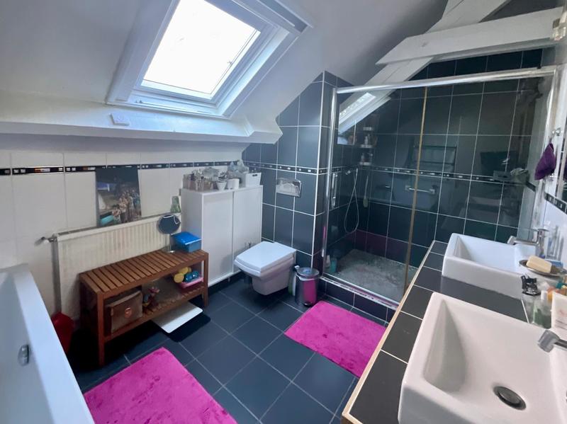 Propriété - 350 m² - 6 pièces